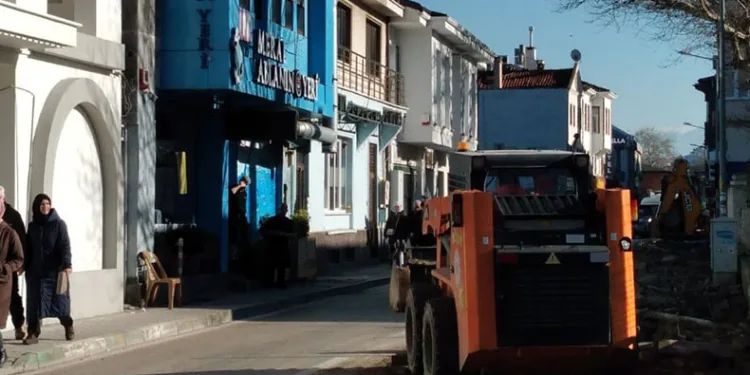 Mudanya’ya karlı havalara özel tretuvar