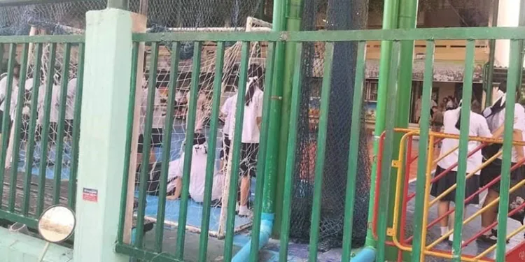 Arkadaşını tüm öğrencilerin gözü önünce defalarca bıçakladı