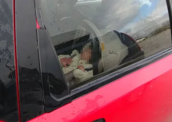 10 aylık bebek araçta mahsur kaldı, anne korku dolu gözlerle bekledi