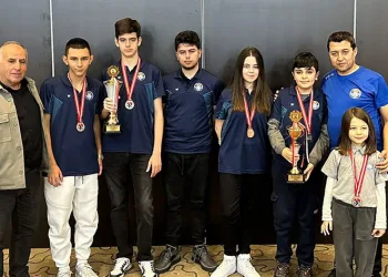 Çeşmeli 6 satranç sporcusu milli takımda