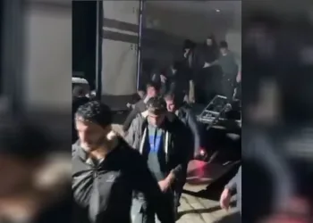 Durdurulan kamyonda 60 kaçak göçmen yakalandı