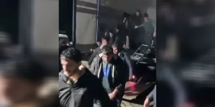 Durdurulan kamyonda 60 kaçak göçmen yakalandı