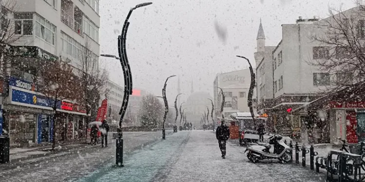 Bolu’ya lapa lapa kar yağıyor