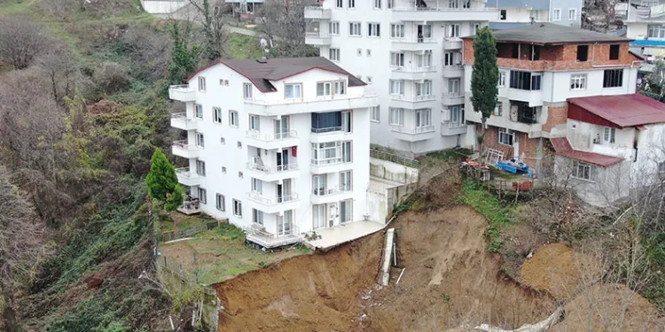 Kocaeli’de toprak kayması