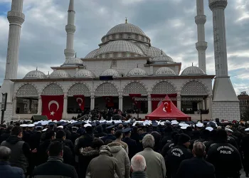 Erdek, denizci şehidine ağladı