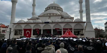 Erdek, denizci şehidine ağladı