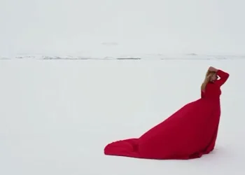 Çıldır Gölü’nde artistik buz pateni keyfi