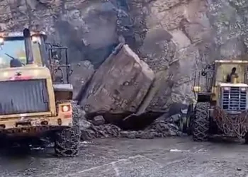 Hakkari-Çukurca yolu ulaşıma açıldı