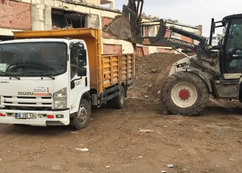 Kahramanmaraş’ta inşaat atıkları toplanıyor