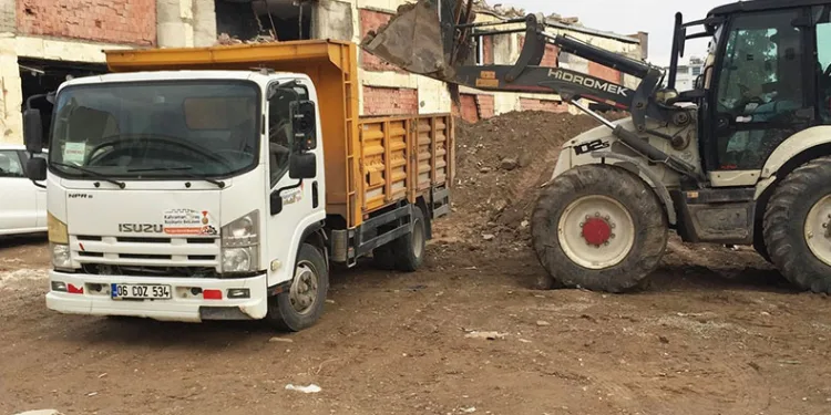 Kahramanmaraş’ta inşaat atıkları toplanıyor