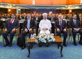 “İslam’ın ahlak ilkelerini insanlığa yeniden teklif etmeliyiz”