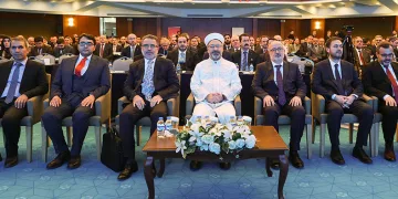 “İslam’ın ahlak ilkelerini insanlığa yeniden teklif etmeliyiz”