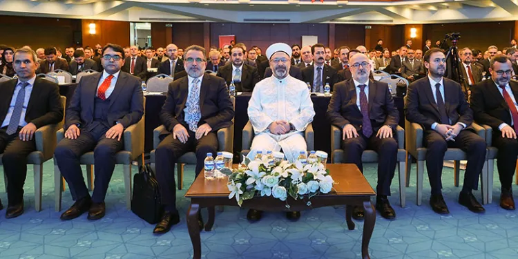 “İslam’ın ahlak ilkelerini insanlığa yeniden teklif etmeliyiz”