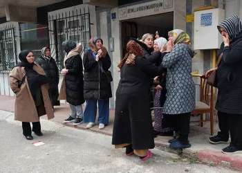 Hastane çalışanı evinde ölü bulundu