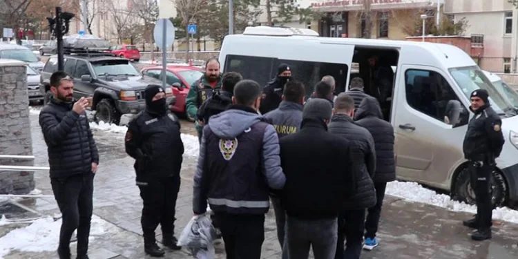 Aranan 23 şahıs yakalandı