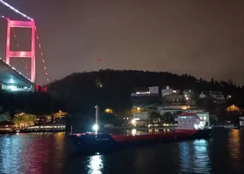 İstanbul Boğazı gemi trafiğine kapatıldı