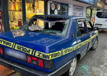 Boşanma aşamasındaki eşini ağır yaralayıp firar etti