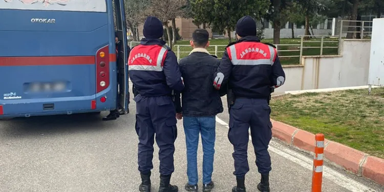 Haklarında kesinleşmiş hapis cezası bulunan 3 kişi yakalandı