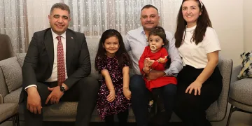 Vali Aslan küçük kızın isteğini kırmadı