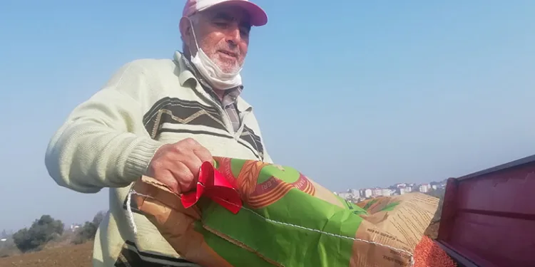 Manyaslı çiftçiler tohumları toprakla buluşturdu