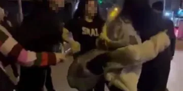 Kız öğrenciler kavga etti, arkadaşları izledi