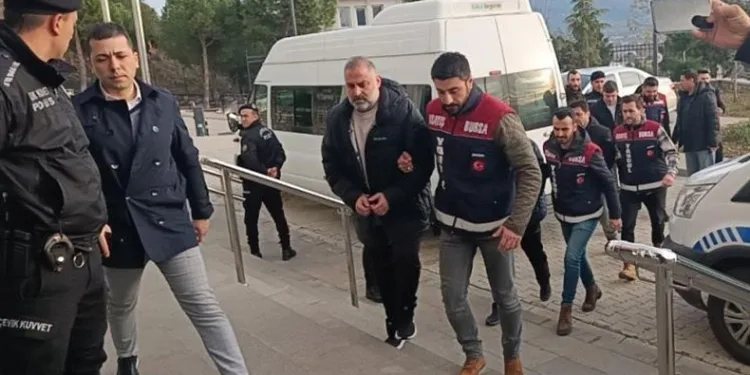 Bursa’daki kuyumcu fonu sanıkları adliyeye sevk edildi