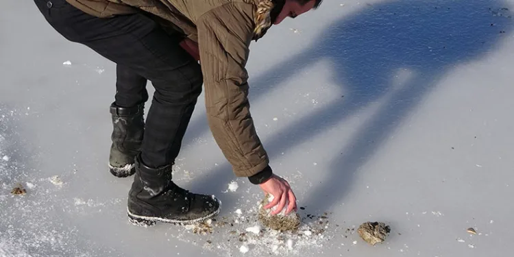 Bitlis’te göletler dondu