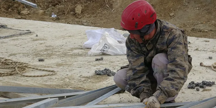 Ekmek parasını metrelerce yüksekten çıkarıyorlar
