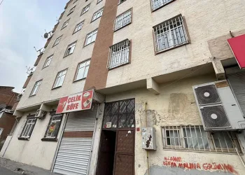 2 çocuk annesi evde bıçaklanmış halde ölü bulundu