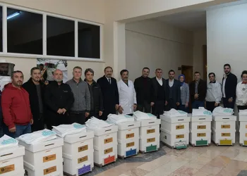 Başiskele’de arıcılara malzeme desteği