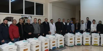 Başiskele’de arıcılara malzeme desteği
