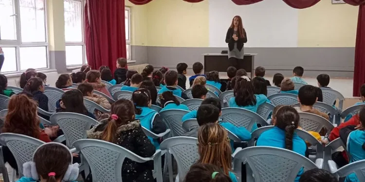 Genç Gazeteci Yazar öğrencilerle buluştu