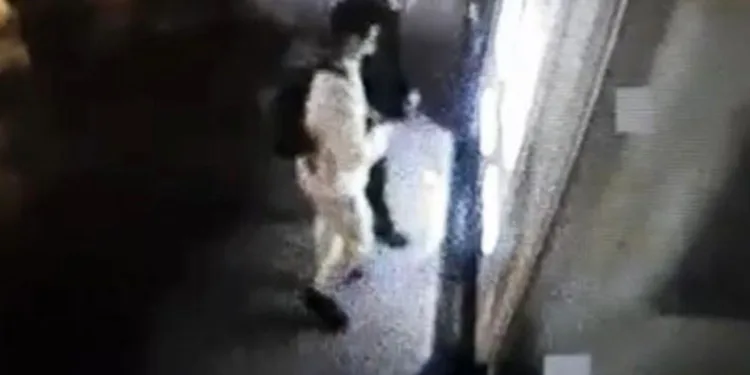 Bıçak zoruyla bankamatikten para çektirdiler