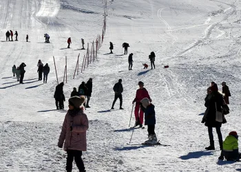 Kar raftingi renkli görüntüler oluşturdu