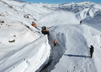Şırnak’ta kar kalınlığı 2 metreyi geçti