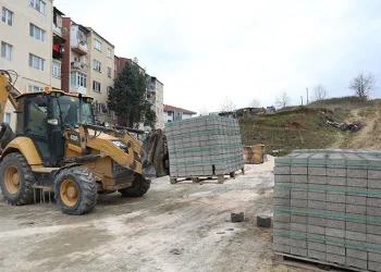 Yeniceköy’de 15 sokakta kaplama çalışması sürüyor