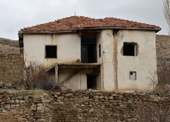 Üç harfliler söylentisi köyün terk edilmesine neden oldu