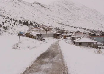 Antalya’da ekiplerin karla mücadelesi