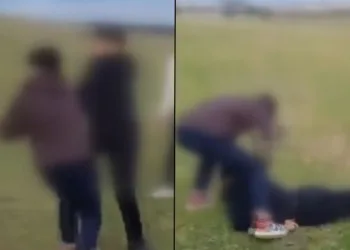 Arkadaşlarını kavga ettirip izlediler