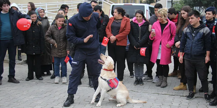 Jandarmanın sirenlerini bu sefer özel çocuklar çaldı