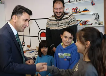 Özel çocuklarla bir araya geldi