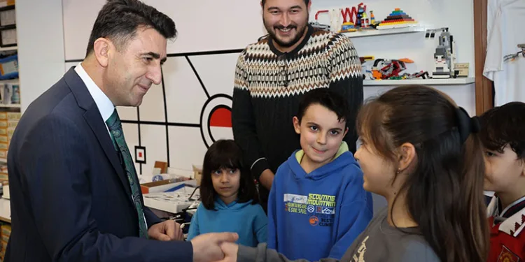 Özel çocuklarla bir araya geldi