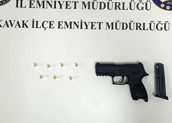 Yurt dışına kaçarken enselendi