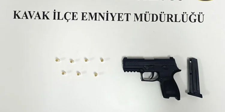 Yurt dışına kaçarken enselendi