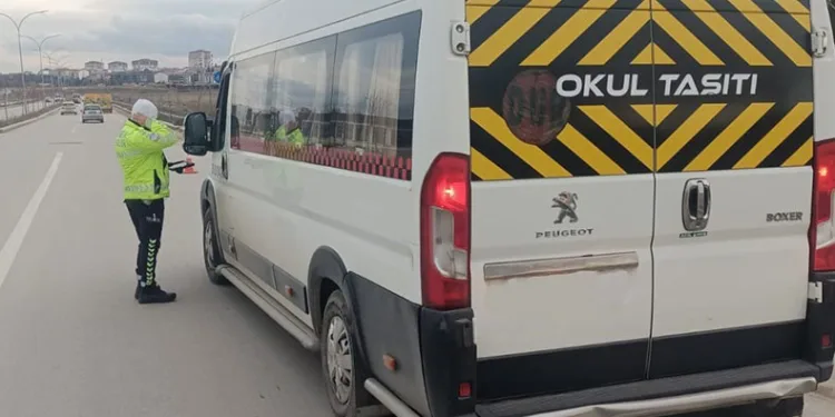 Okul servis araçlarına polis denetimi