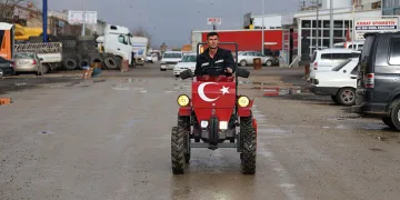 Hurda otomobil malzemelerinden traktör yaptı
