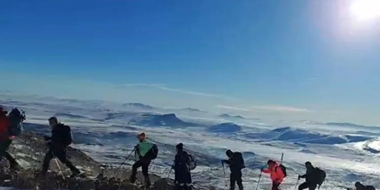 Sarıkamış Şehitleri için Allahuekber Dağı’na tırmandı