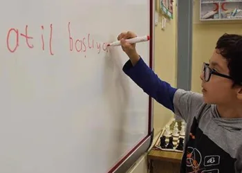 Çocuklar tatillerde ders çalışmalı mı?