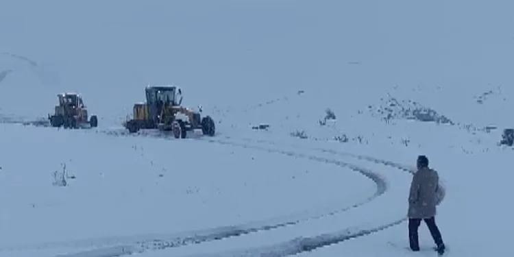 Muradiye’de yol açma çalışması