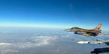 Türk savaş uçakları eğitim görevinde